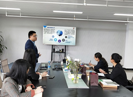 外國(guó)語學(xué)院攜手譯國(guó)譯民共建翻譯實(shí)習(xí)基地 軟件開發(fā)助力翻譯實(shí)踐新模式